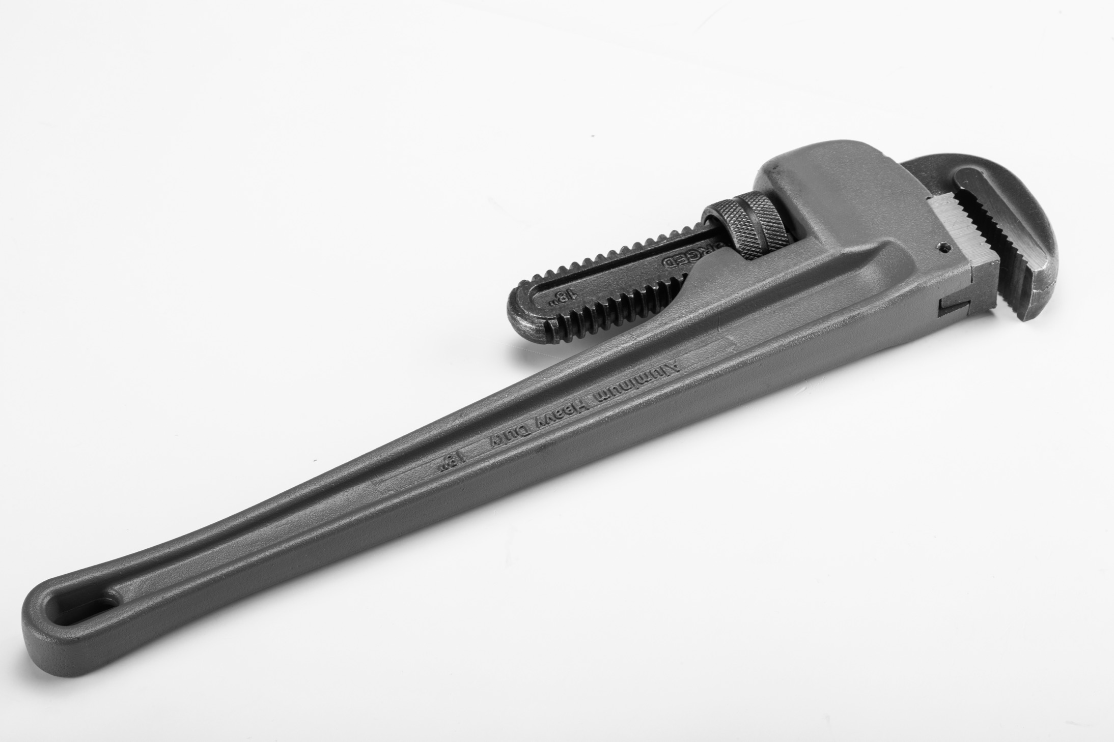 铝合金手柄的重量只有普通管钳手柄重量的三分之一