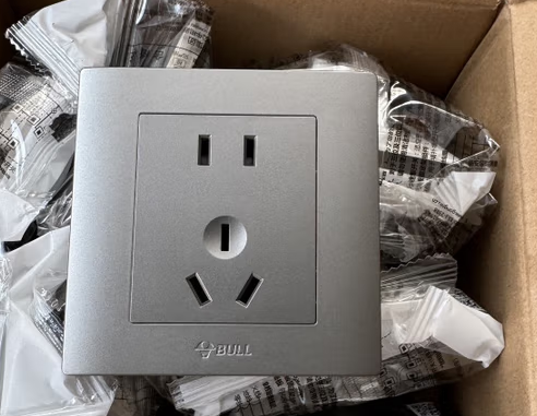 公牛（BULL） G32Z2233 墙壁五孔工装款-个