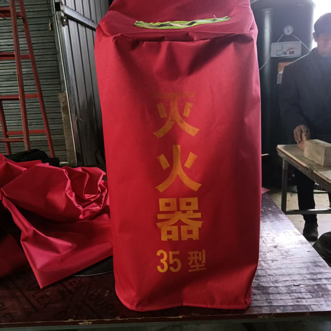 鸣固 鸣固 推车灭火器保护罩 450x860 35kg-红色