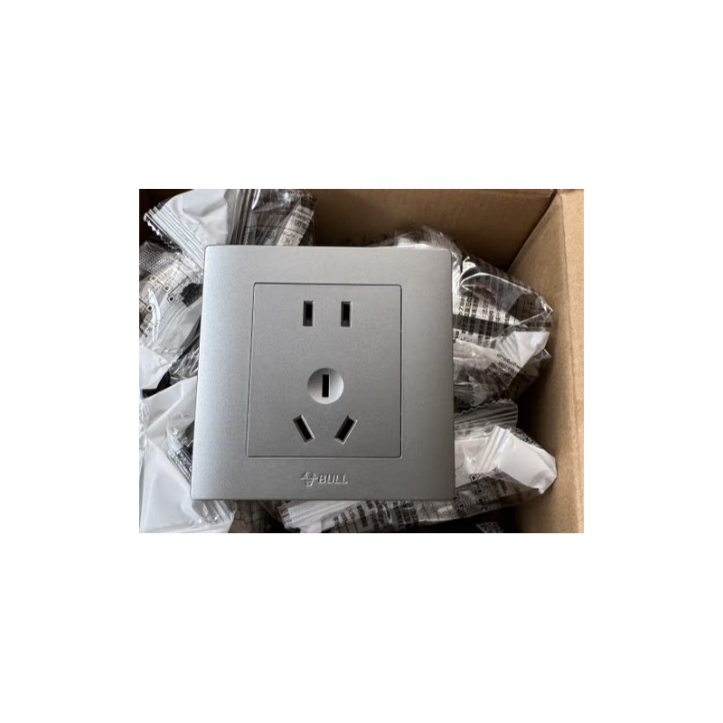 公牛（BULL） G32Z2233 墙壁五孔工装款